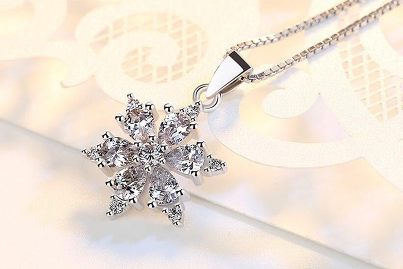 925 sterling silver AAA Zircon snowflake pendant